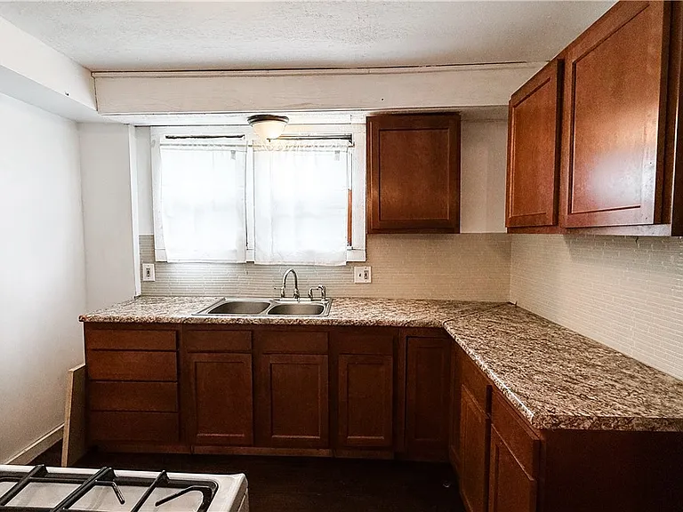 987 Boone St — Photo 13