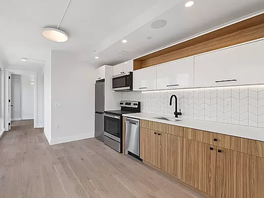 Rented by REAL New York | media 24