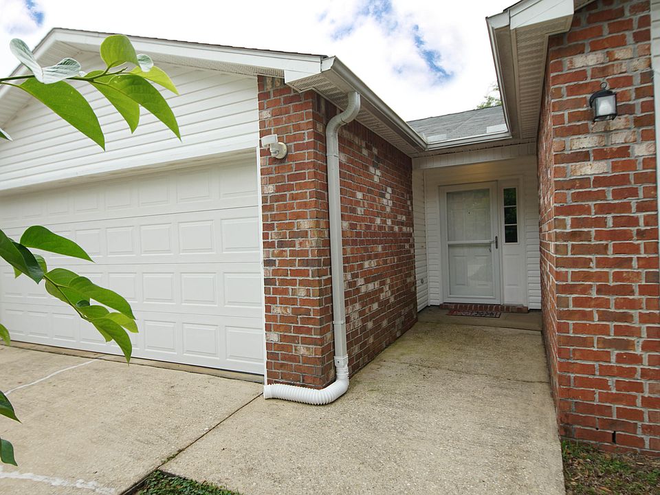 1st image of 906 Pineview Blvd #906