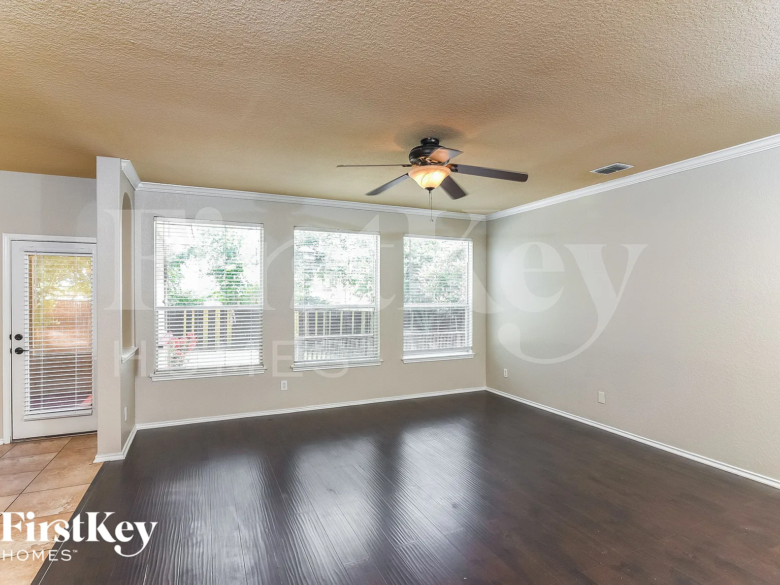5 bed, 2.5 bath, 3223 sqft, $2,510 — Photo 3