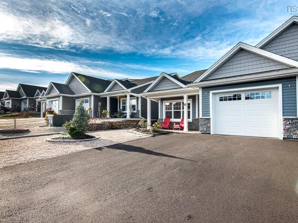 30 Elizabeth Ave, West Hants, NS B0N 2T0