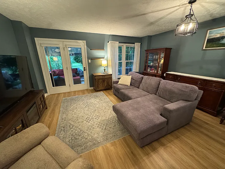 210 Commons Dr — Photo 3