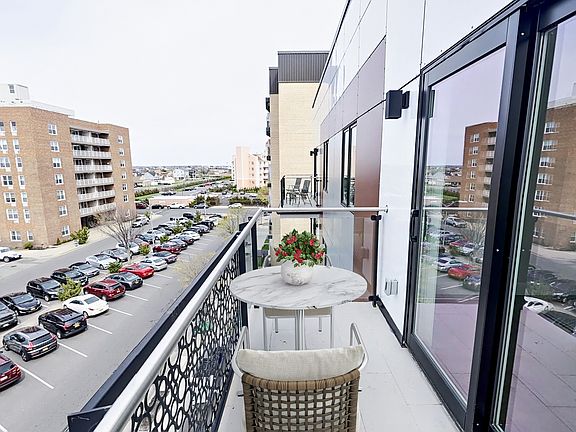 5th image of 848 E Broadway APT 4E
