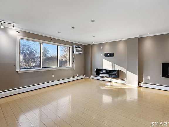 4th image of 72 Churchill Dr #72
