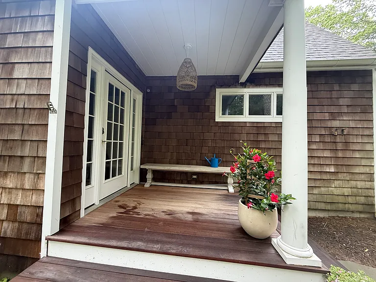 7 Lauras Ln — Photo 1