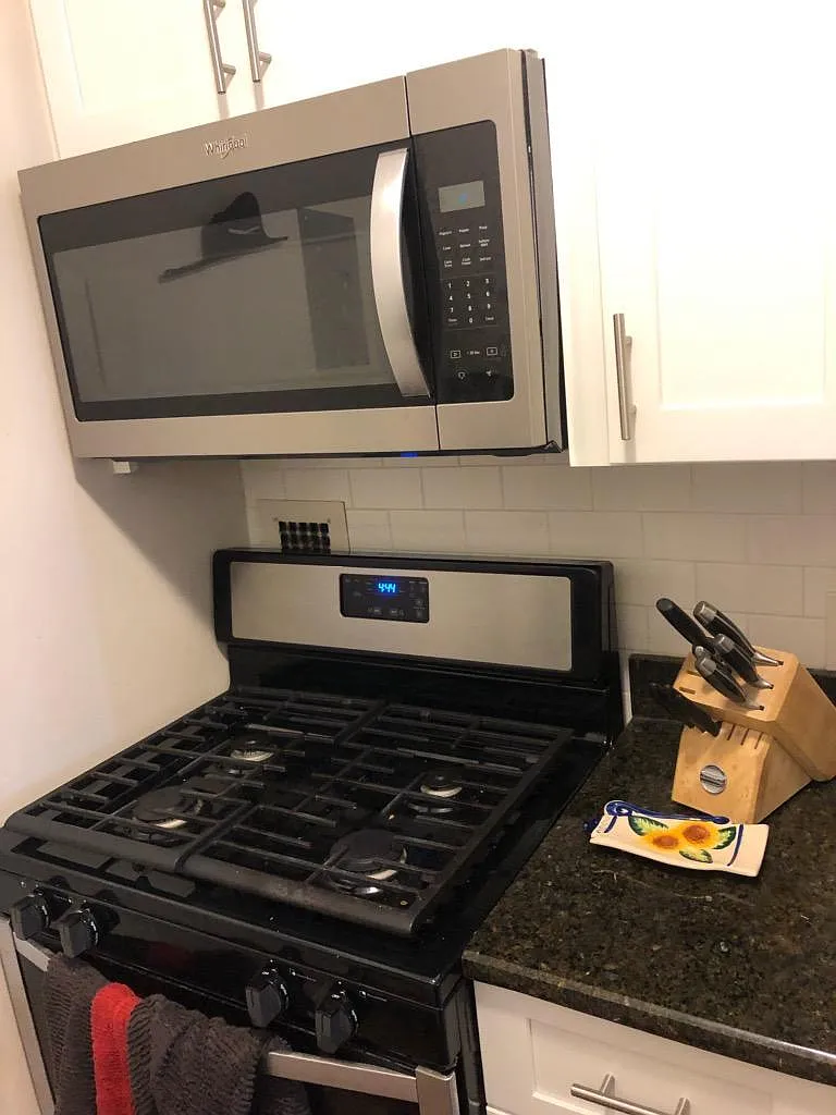 Finished kitchen - 950 25th St NW #311S