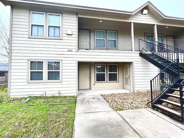 2512 S Houston Ave #D — Photo 2