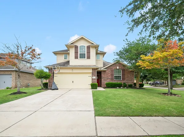 101 Long Meadow Ct, Clute, TX 77531