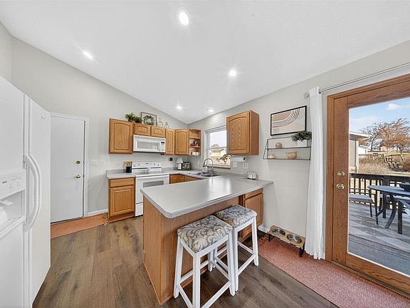4th image of 304 Nightingale Dr