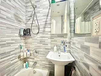 Rented by Century 21 Premier 