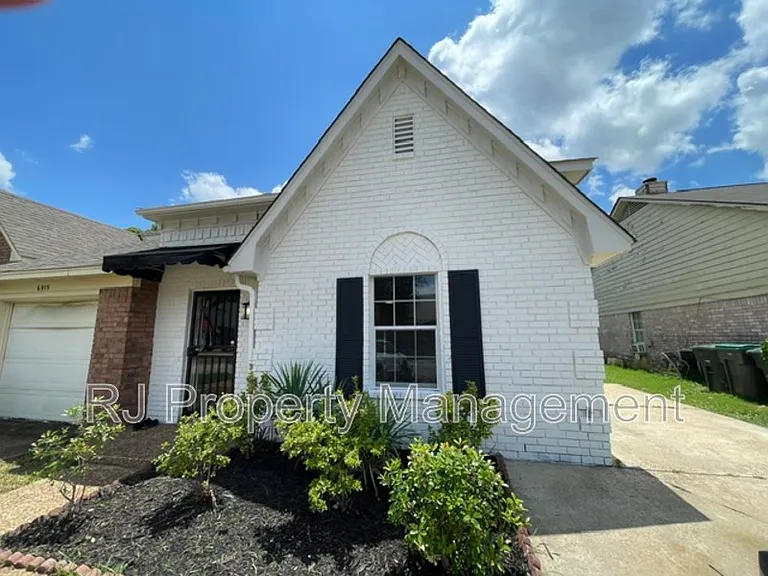 6913 Snyder Rd — Photo 1