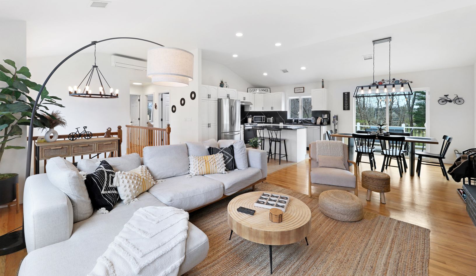  Open Concept Living