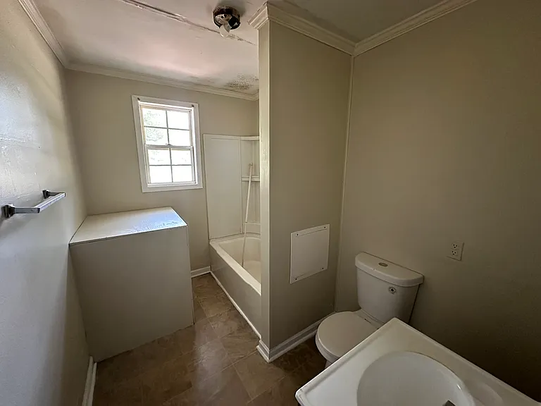 950 University Dr — Photo 6
