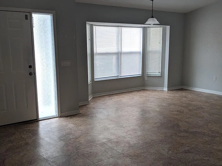 2420 Dumont Ln — Photo 3