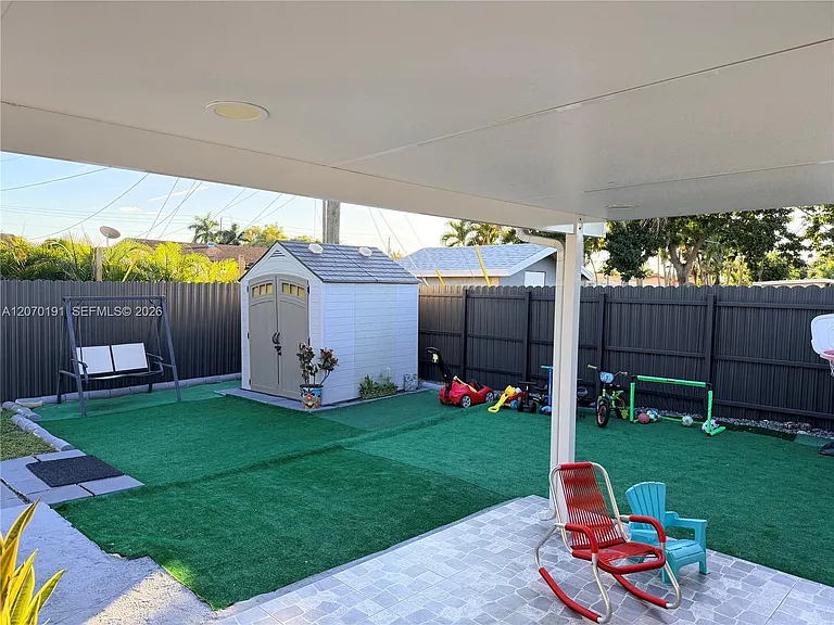 8100 Taft St — Photo 19