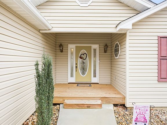 3rd image of 207 Dodgins Ln