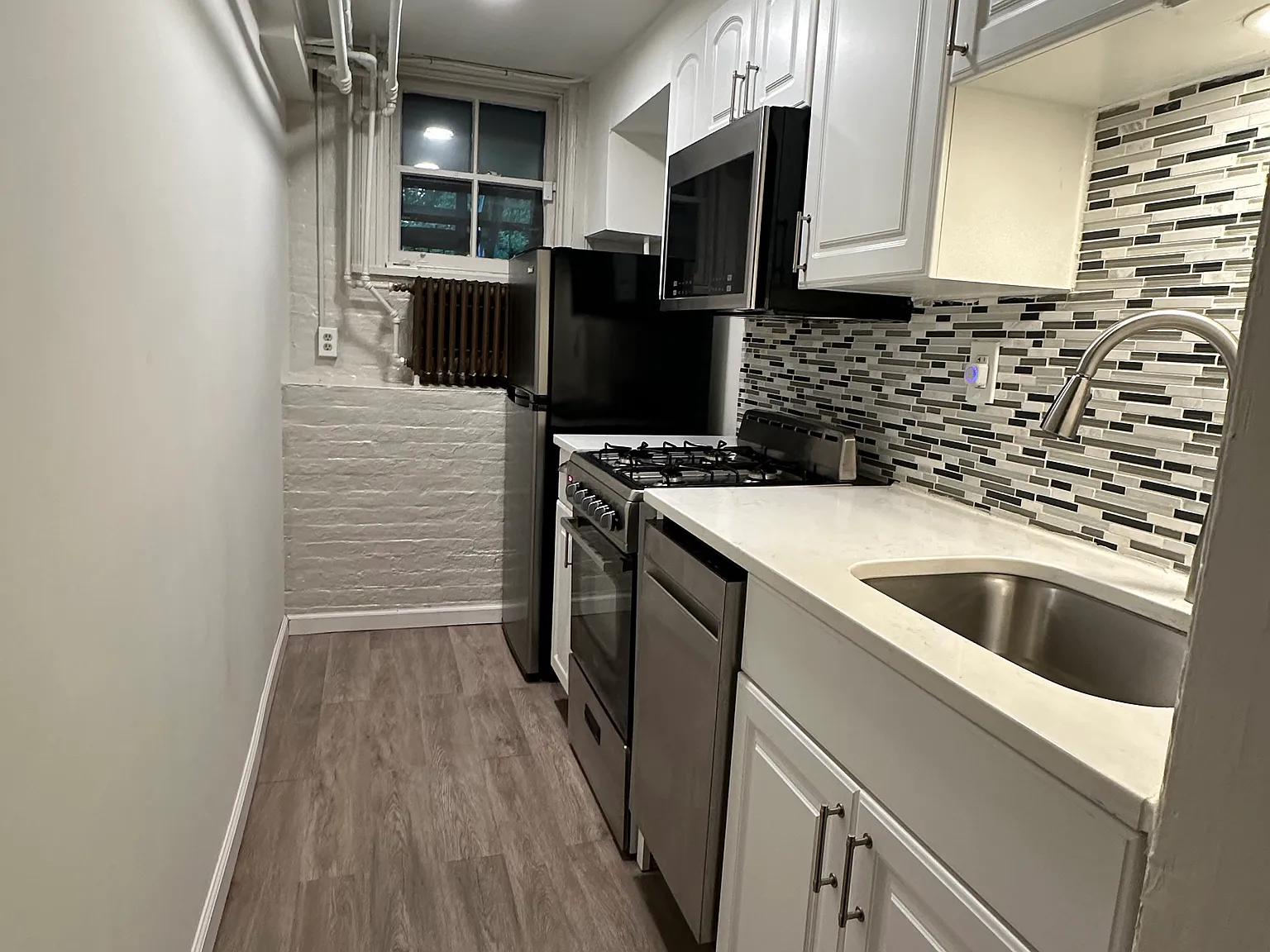 1 bed, 450 sqft, $1,300 — Photo 1