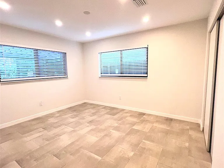 4680 NE 5th Ave — Photo 22