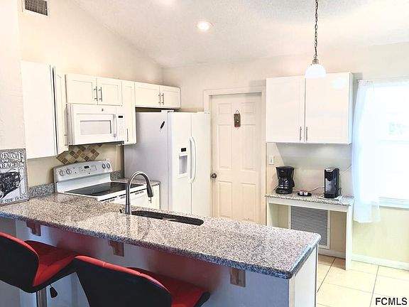 3rd image of 23 Bassett Ln
