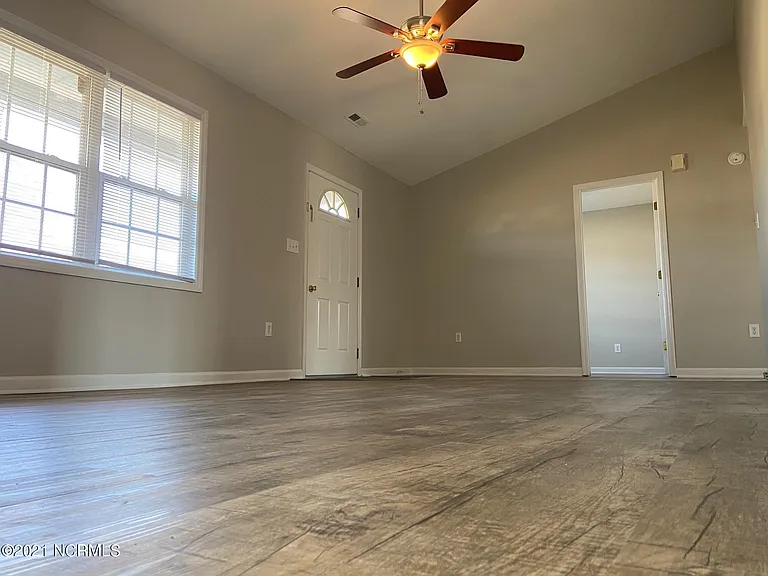 401 Sumrell Way — Photo 9