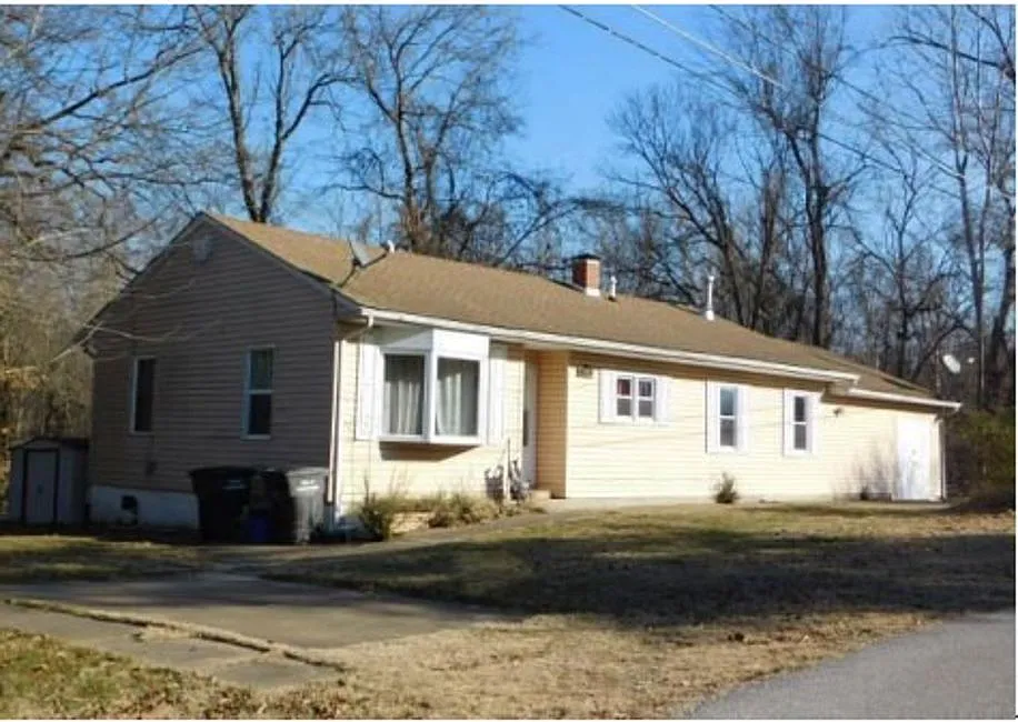 1300 W North St photo 1