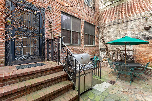 Rented by Compass | media 30