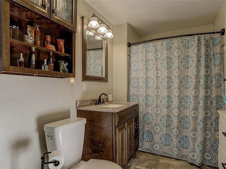 810 E Geneseo St — Photo 13
