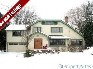 2830 Woodcliff Cir SE, East Grand Rapids, MI 49506