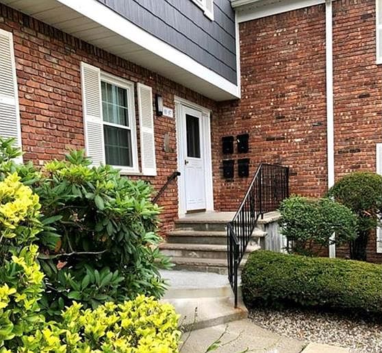 1st image of 83 Doxbury Ln