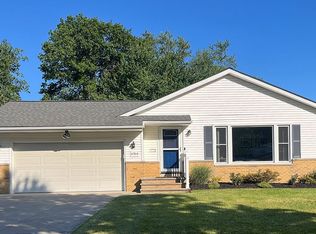 6364 Longridge Rd, Mayfield, OH 44124