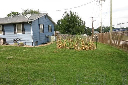 4th image of 2302 Vandivert St
