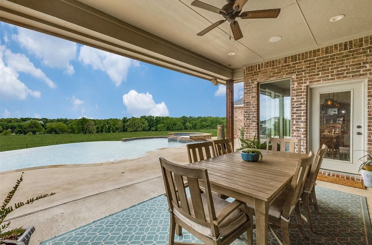 5 bed, 4000 sqft, $6,000 — Photo 1