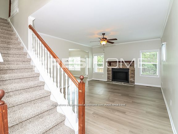 3rd image of 32 Oakbrook Dr