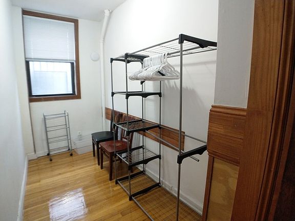 4th image of 424 E 13th St #1C