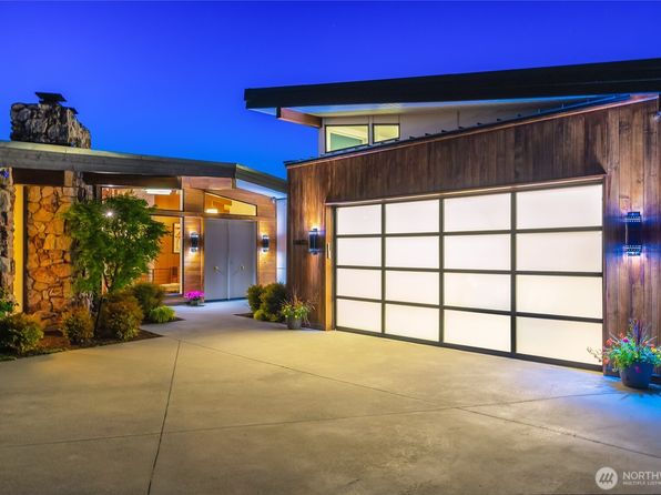 1615 90 Avenue NE, Clyde Hill, WA 98004