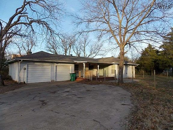 3rd image of 615 W Ikard St