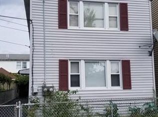 104 Chapel St, Lowell, MA 01852