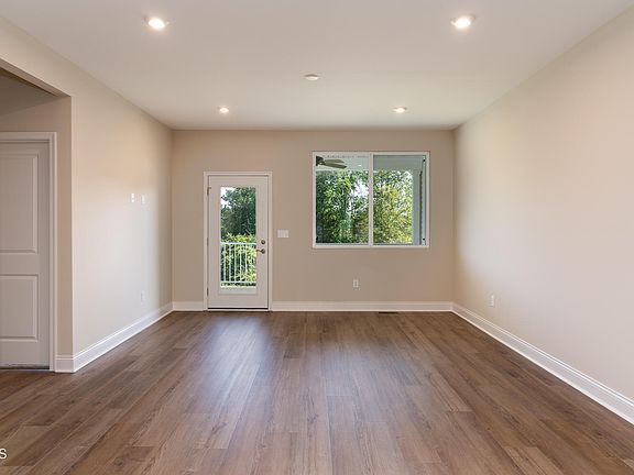 5th image of 784 Branch Ct Unit C