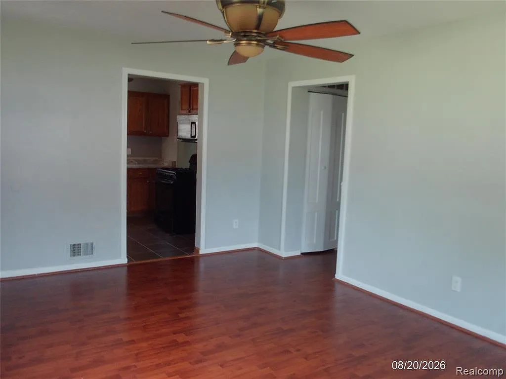 4 bed, 1200 sqft, $1,900 — Photo 4