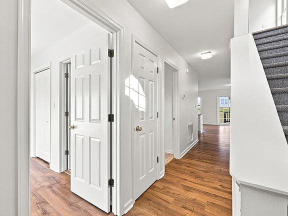 4th image of 409 S Magnolia Ave