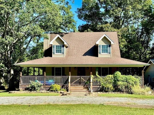 979 County Road 1900 N, Cisne, IL 62823