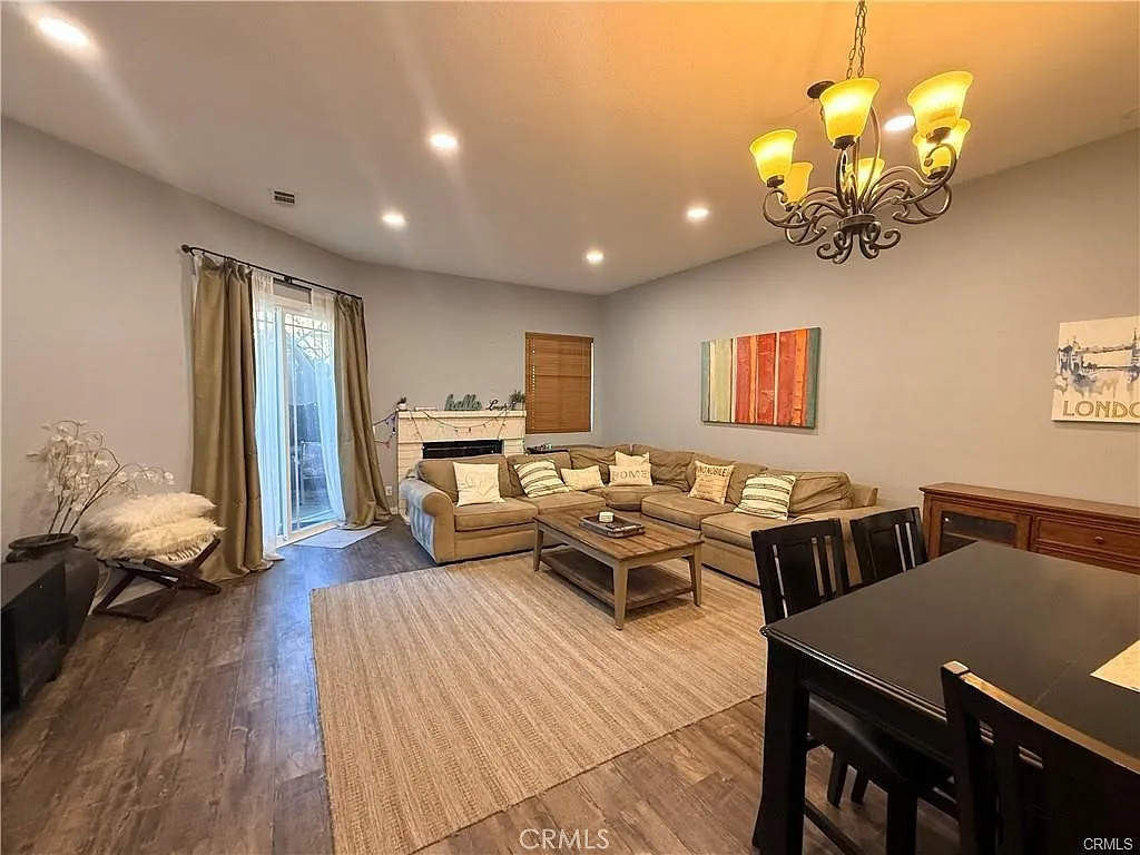 2 bed, 2.5 bath, 1270 sqft, $3,500 — Photo 2