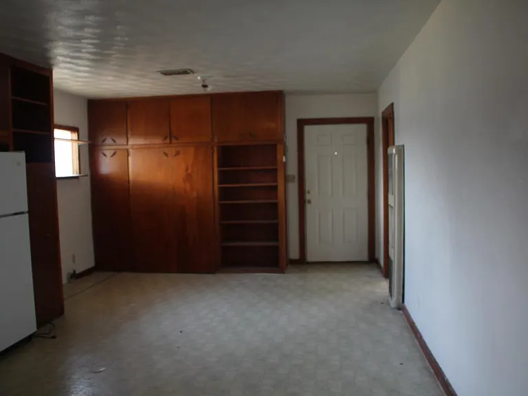 817 W University Dr — Photo 3