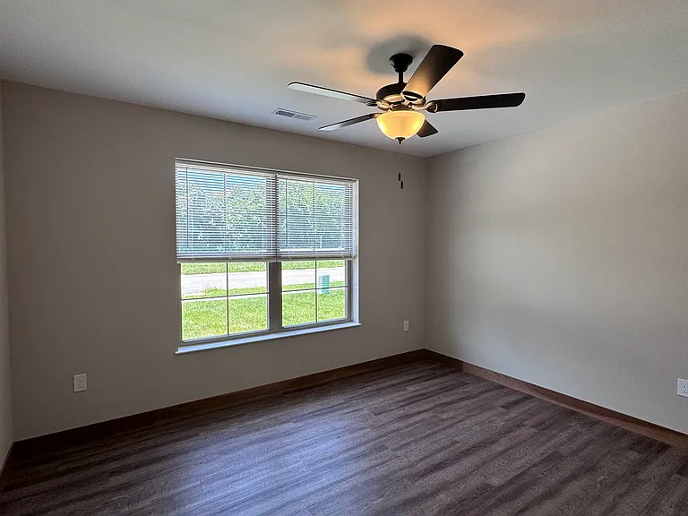 202 Lakeside Dr #202 — Photo 14
