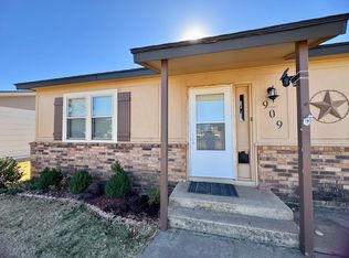 909 W Ross St, Floydada, TX 79235