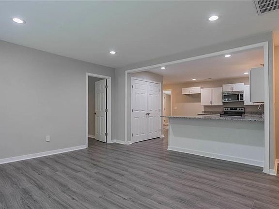 4th image of 3174 Holly Grove Dr