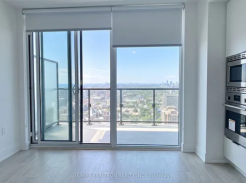 955 Bay St #3904 Photo 1