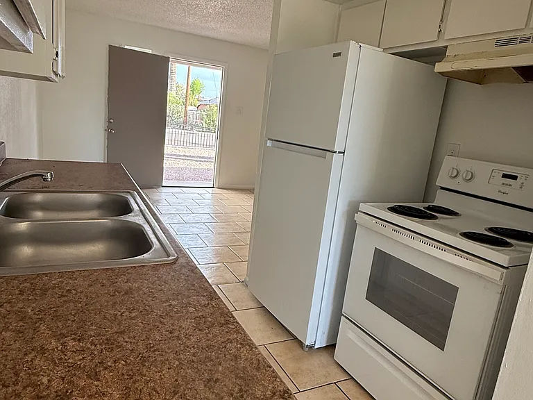 2236 W Heatherbrae Dr #4 — Photo 9