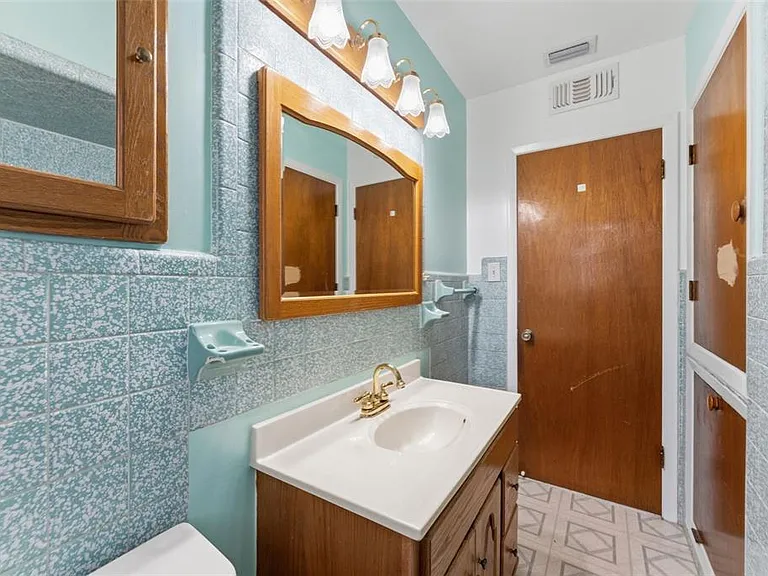 2711 W Heiter St — Photo 9