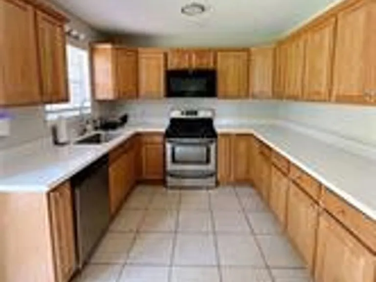 1118 Dexter Dr S — Photo 3